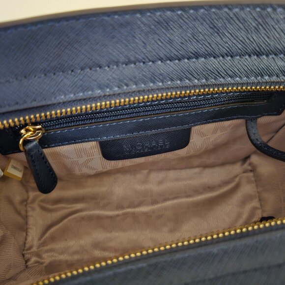 MICHAEL Michael Kors Selma Stud Medium Messenger - Picture 11 of 12